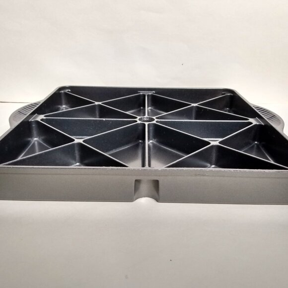 Nordic Ware Mini Scone Cornbread Pan Nonstick Cast Aluminum 9.5" Square USA NWOT - Picture 2 of 7